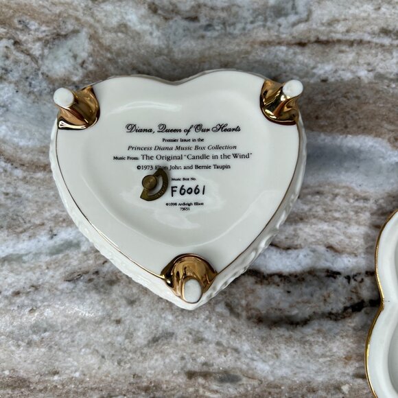 1998 Porcelain Trinket Music Box Queen of Hearts Princess Diana WORKS Gold Trim - Picture 7 of 9